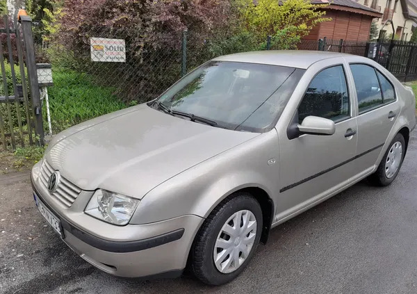 mazowieckie Volkswagen Bora cena 8000 przebieg: 244000, rok produkcji 2004 z Garwolin